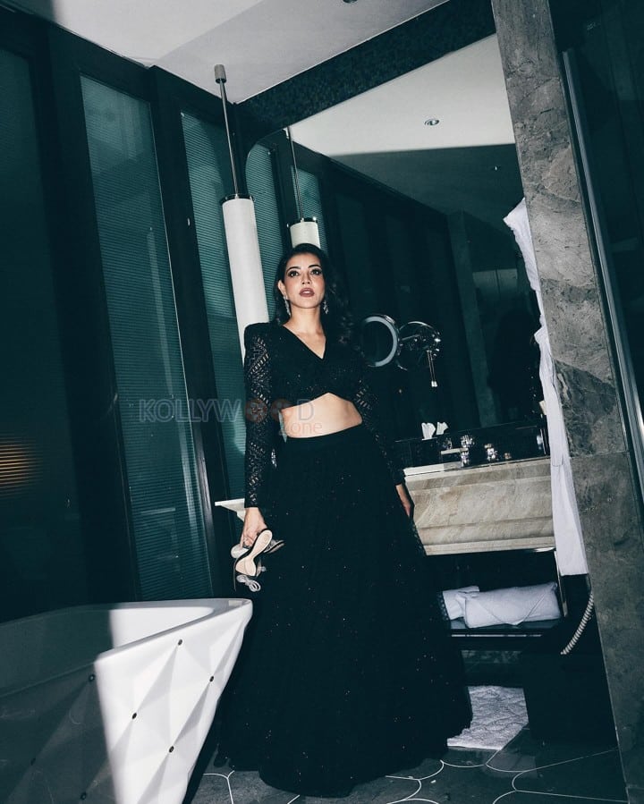 Gorgeous Diva Kajal Aggarwal in a Shimmery Black Lehenga Outfit Pictures 08