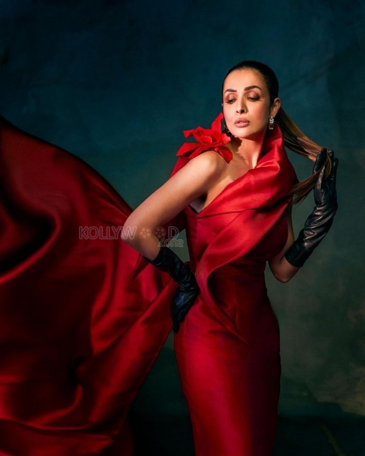 Gorgeous Diva Malaika Arora in a Floor Length Red Satin Gown Pictures 02