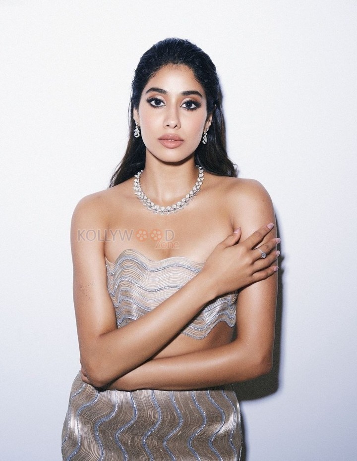 Gorgeous Janhvi Kapoor in a Strapless Golden Bandeau Blouse with a Wavy Designer Skirt Photos 03