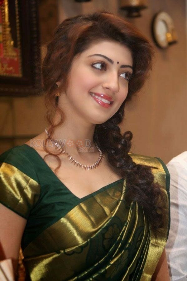 Gorgeous Kannada Actress Pranitha Subash Photos