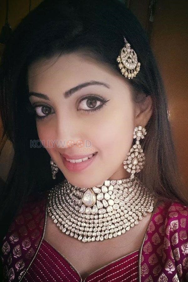 Gorgeous Kannada Actress Pranitha Subash Photos