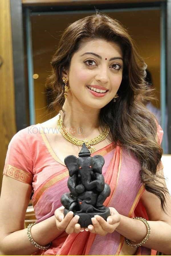 Gorgeous Kannada Actress Pranitha Subash Photos