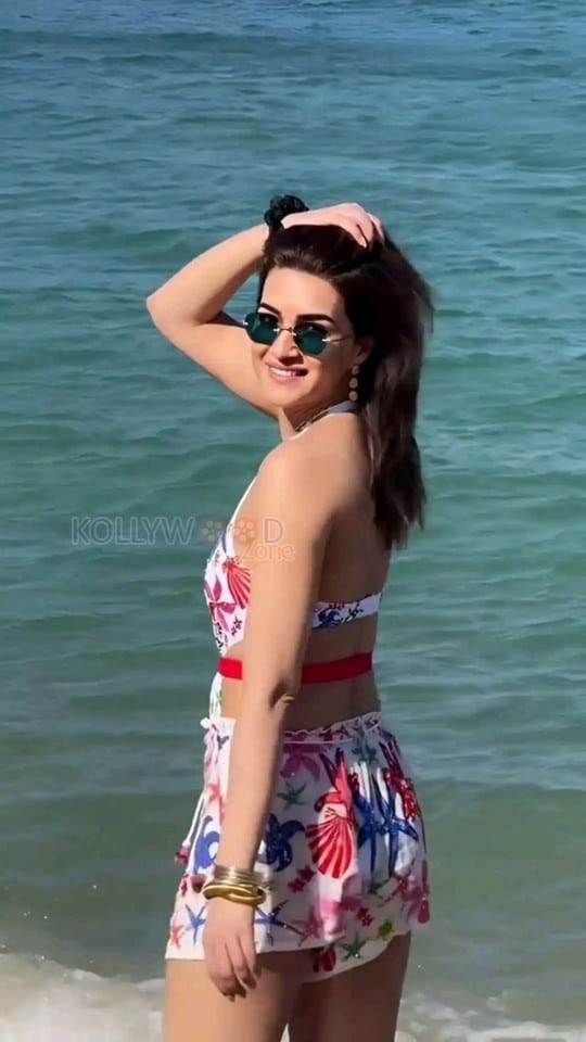 Gorgeous Kriti Sanon Vacation Bikini Pictures 03