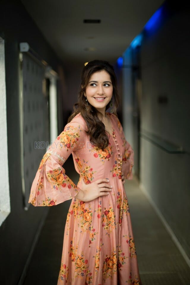 Gorgeous Raashi Khanna Photoshoot Pictures