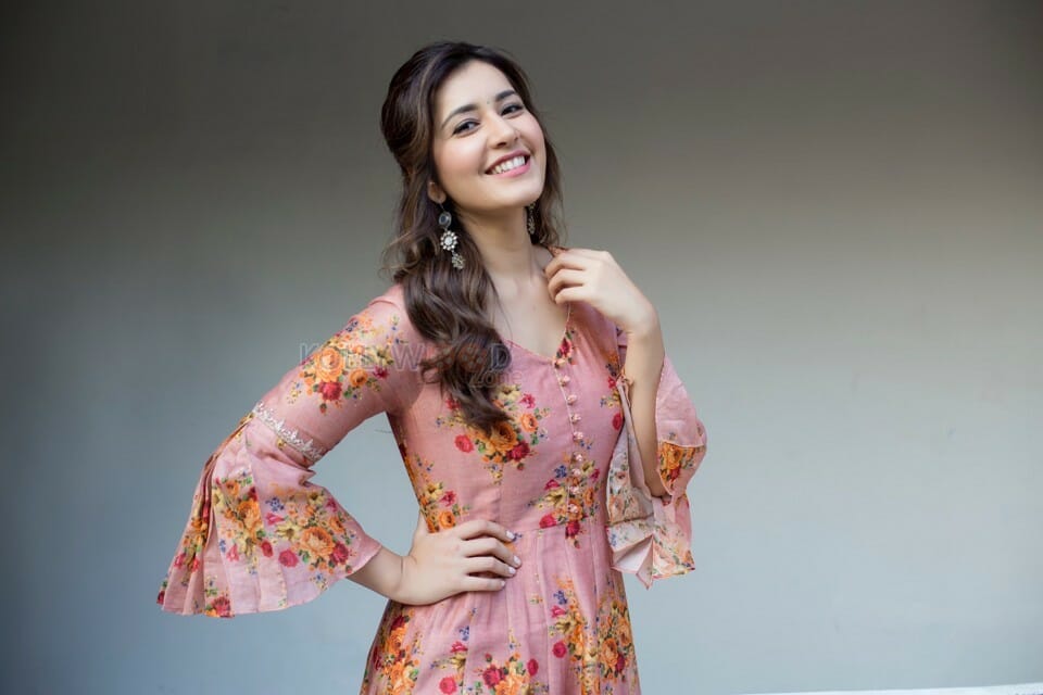 Gorgeous Raashi Khanna Photoshoot Pictures