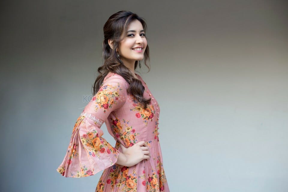 Gorgeous Raashi Khanna Photoshoot Pictures