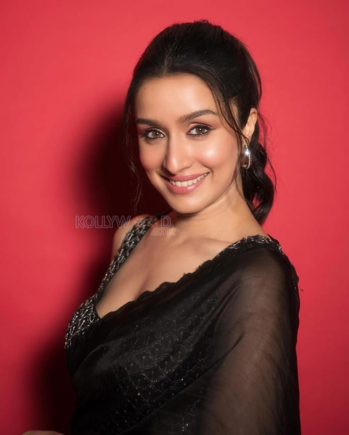 Gorgeous Shraddha Kapoor in a Black Saree Pictures 05