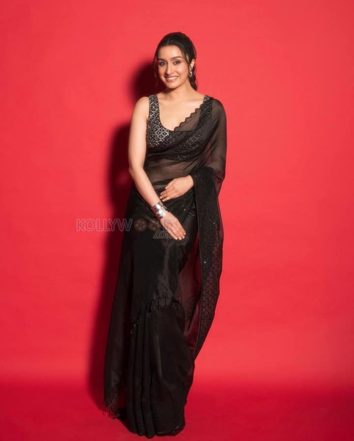 Gorgeous Shraddha Kapoor in a Black Saree Pictures 07