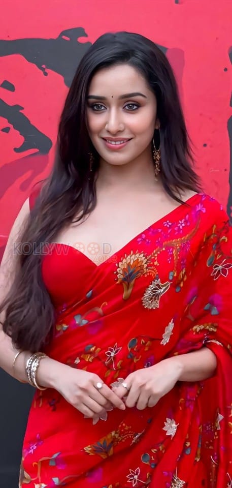 Gorgeous Shraddha Kapoor in a Red Saree for Stree 2 Teaser Launch Pictures 01