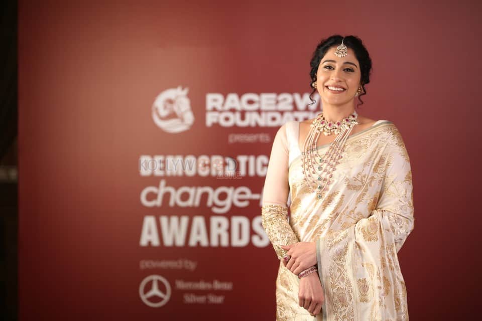 Heroine Regina Cassandra at Democratic Sangha Change Maker Awards Photos 01