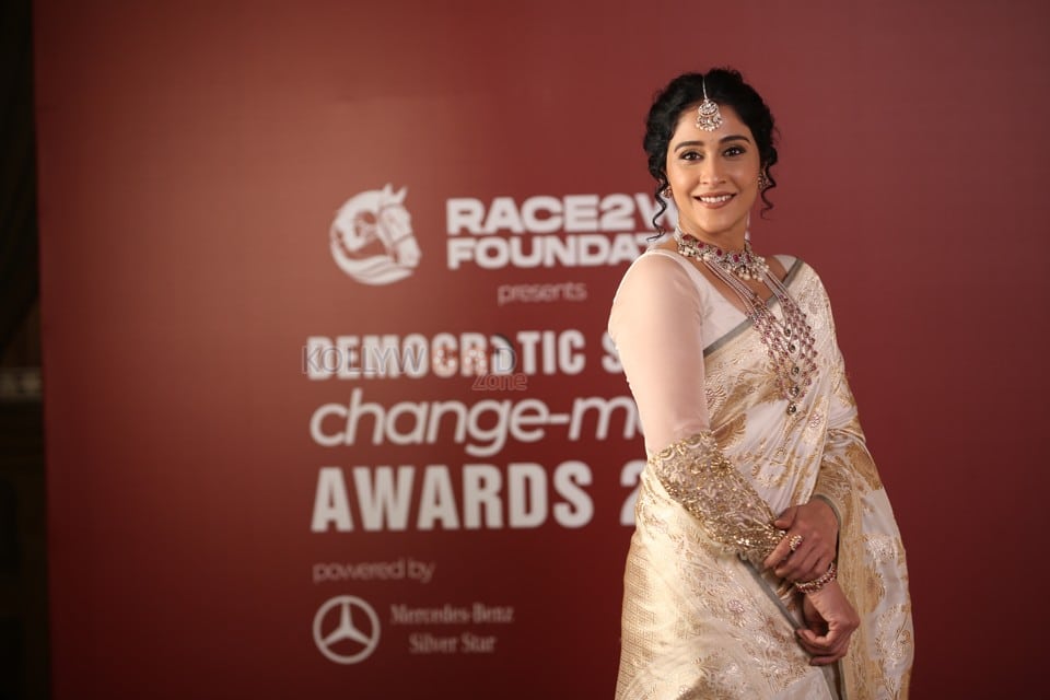 Heroine Regina Cassandra at Democratic Sangha Change Maker Awards Photos 04