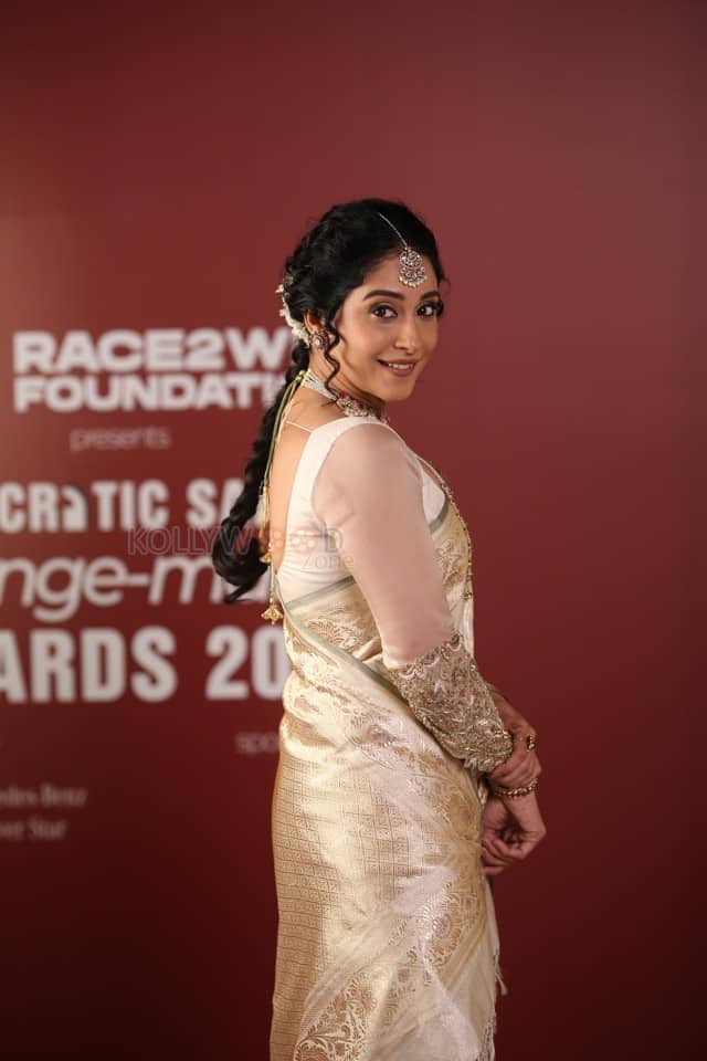 Heroine Regina Cassandra at Democratic Sangha Change Maker Awards Photos 06