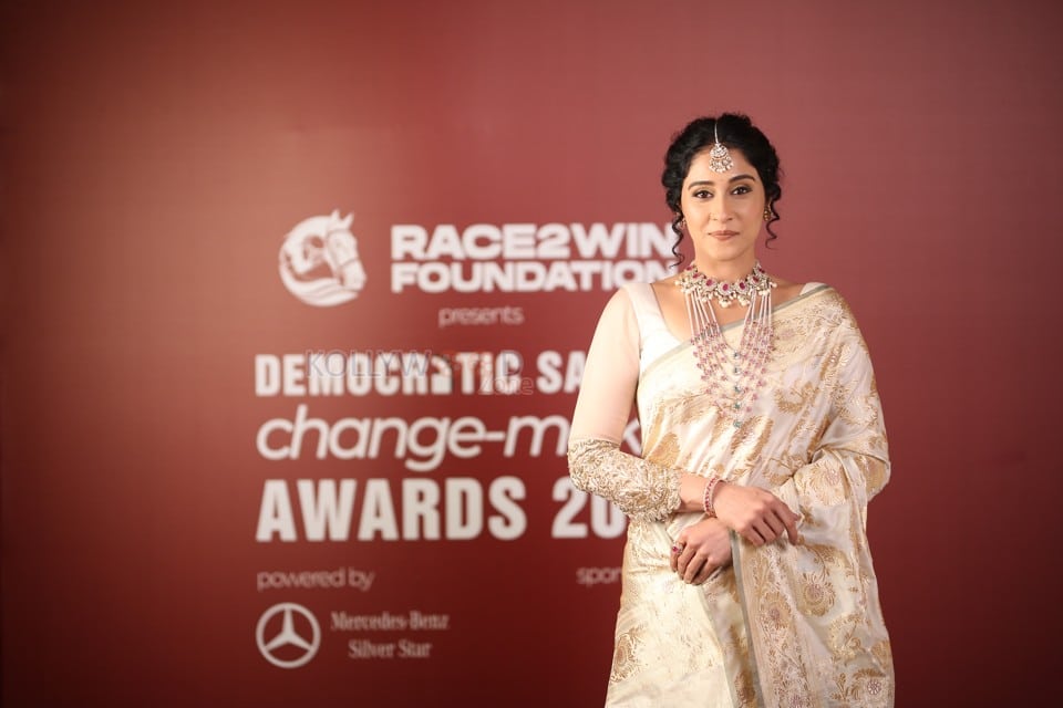 Heroine Regina Cassandra at Democratic Sangha Change Maker Awards Photos 16