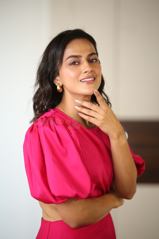 Heroine Shraddha Srinath at Mechanic Rocky Interview Photos 13