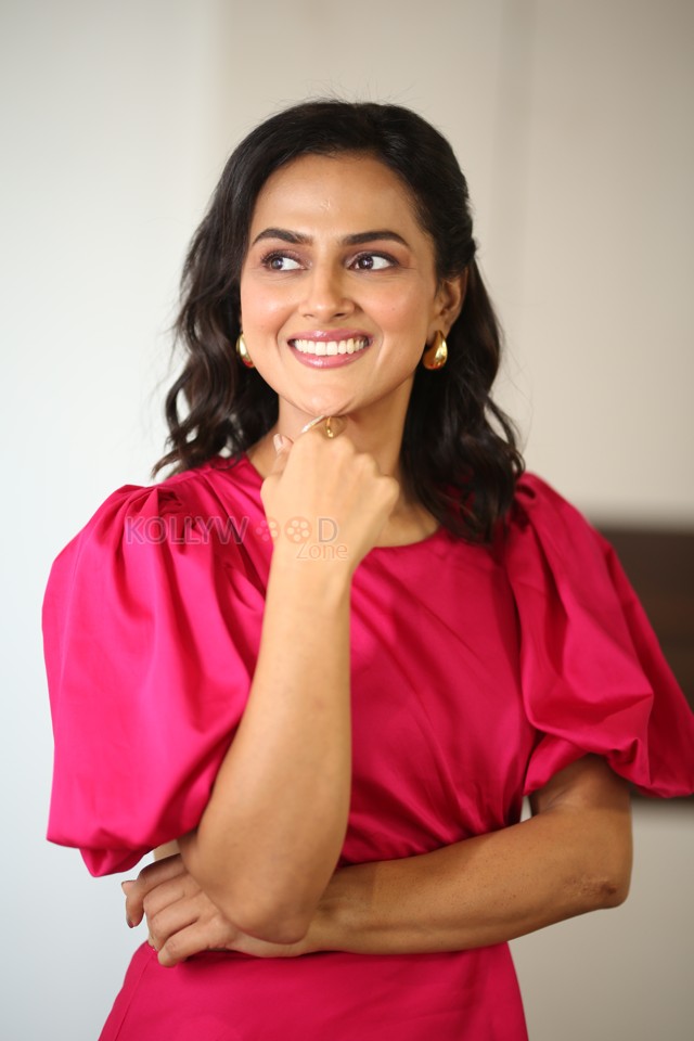 Heroine Shraddha Srinath at Mechanic Rocky Interview Photos 15