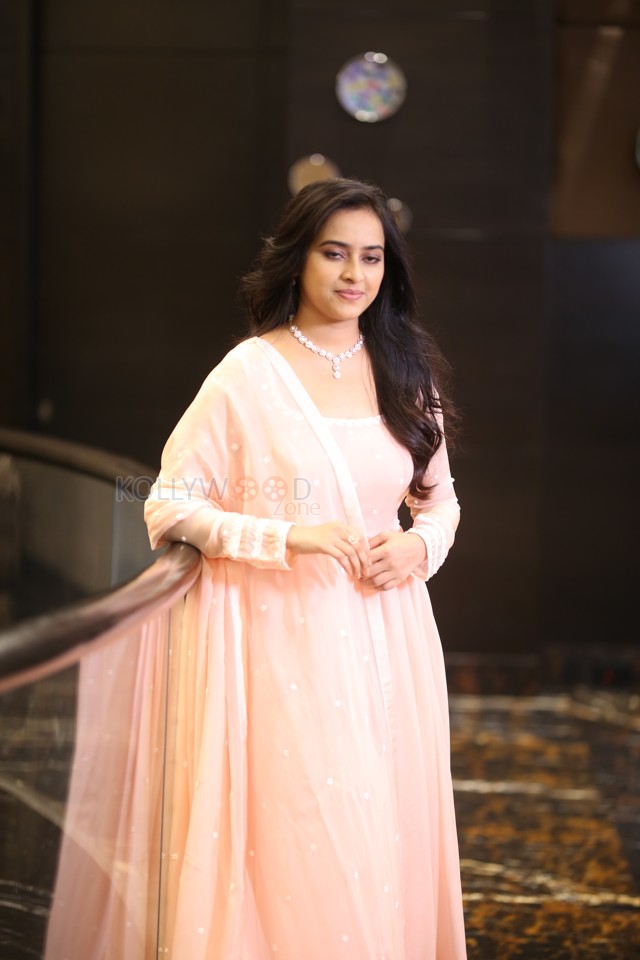 Heroine Sri Divya at Sathyam Sundaram Pre Release Event Pictures 09