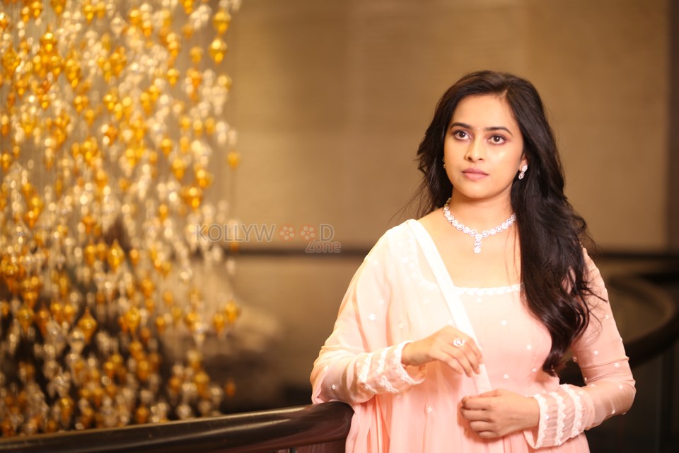 Heroine Sri Divya at Sathyam Sundaram Pre Release Event Pictures 13