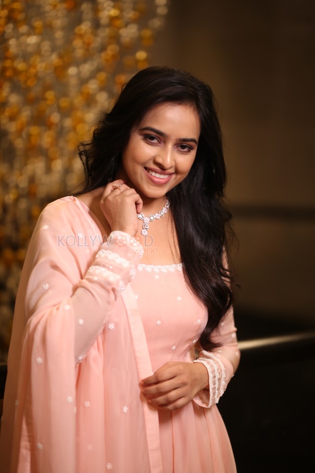 Heroine Sri Divya at Sathyam Sundaram Pre Release Event Pictures 20