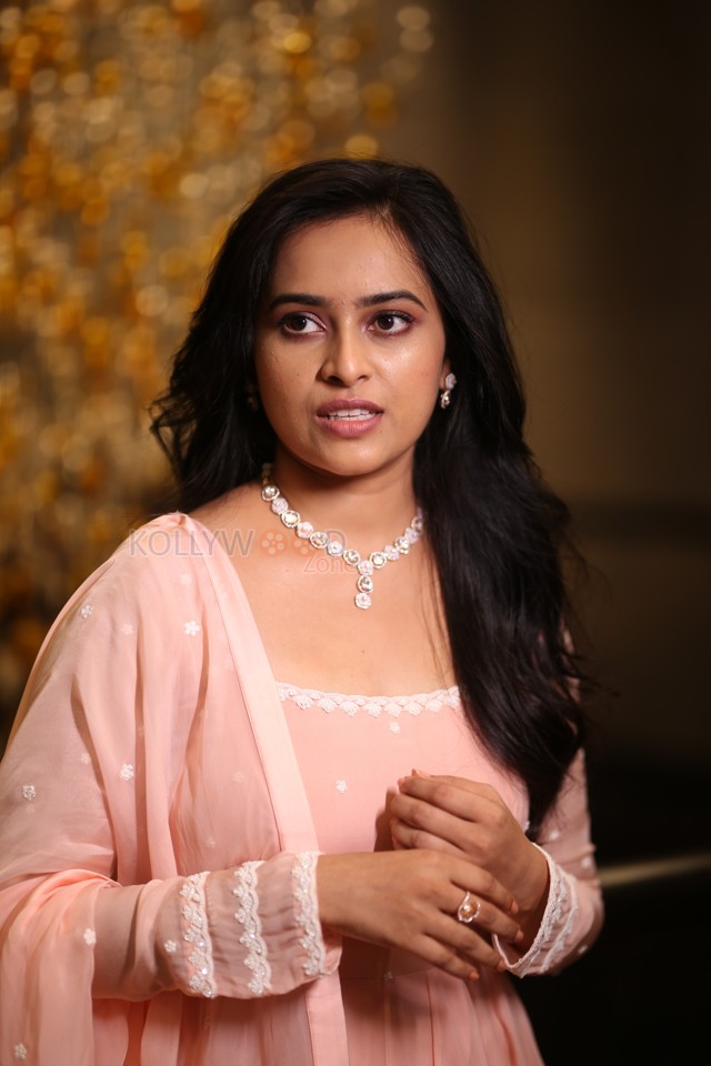 Heroine Sri Divya at Sathyam Sundaram Pre Release Event Pictures 26