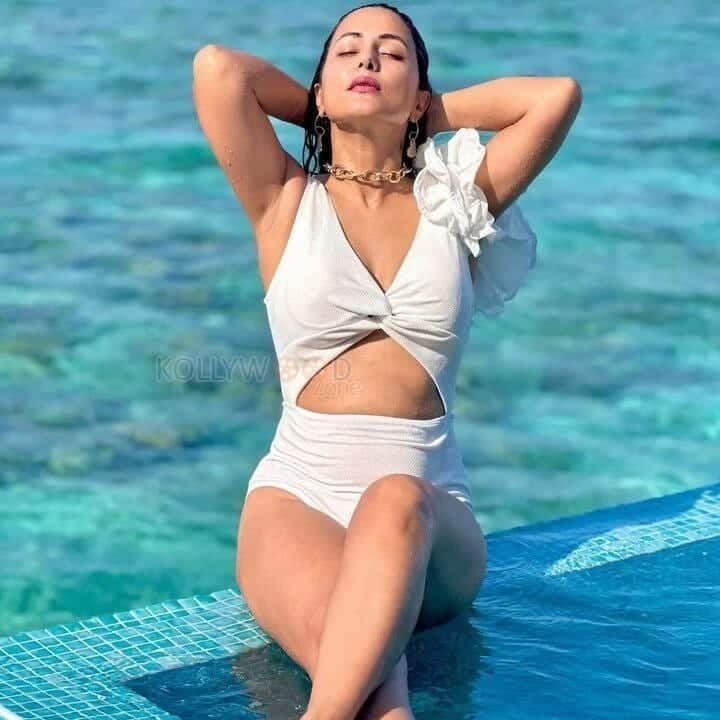 Hina Khan Glam Swimsuit Photoshoot Pictures 02