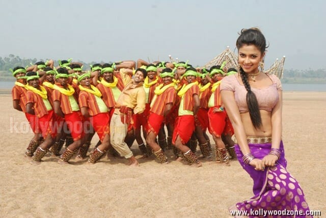 Hot Amala Paul Pictures In Vetta Movie