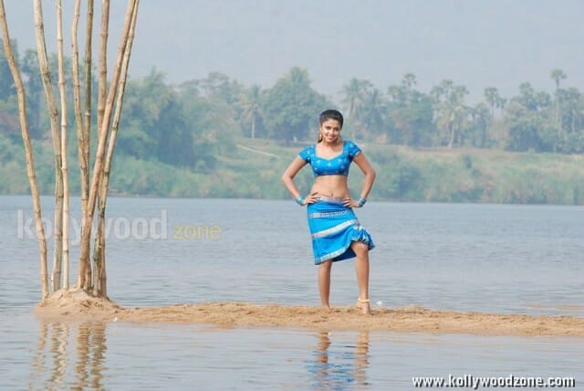 Hot Amala Paul Pictures In Vetta Movie