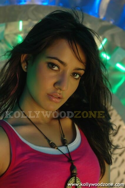 Hot And Sexy Neha Sharma Pics