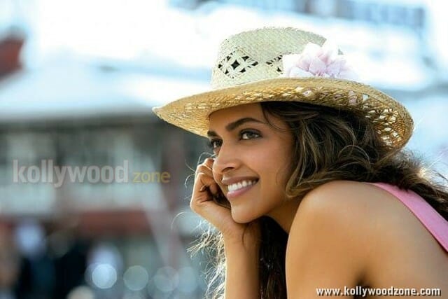 Hot Deepika Padukone Cocktail Movie Photos