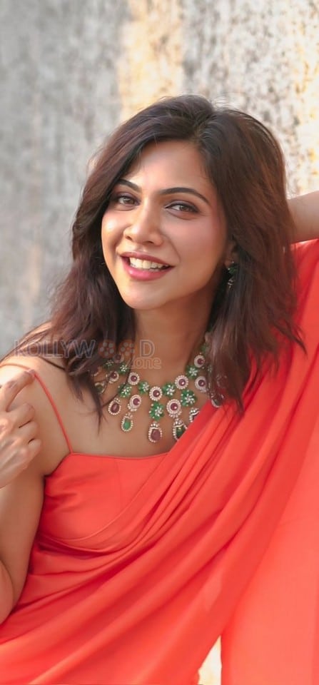 Hot Madonna Sebastian in a Red Saree with Sleeveless Blouse Pictures 04