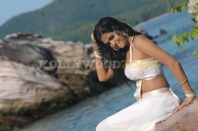 Hot Sunaina Sexy Stills