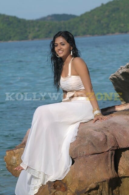 Hot Sunaina Sexy Stills