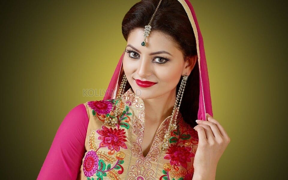 Hot Urvashi Rautela Beautiful Photos