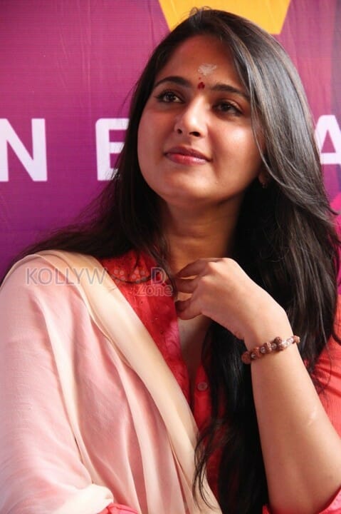 Inji Iduppazhagi Movie Heroine Anushka Shetty Photos