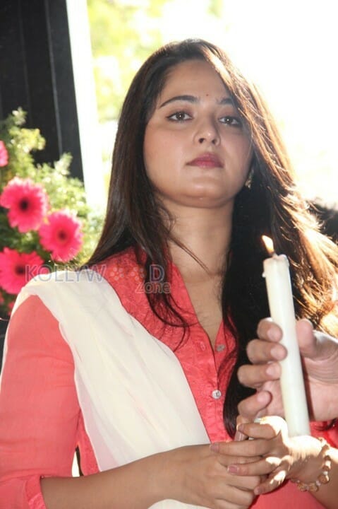 Inji Iduppazhagi Movie Heroine Anushka Shetty Photos