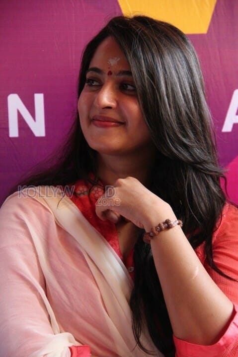 Inji Iduppazhagi Movie Heroine Anushka Shetty Photos