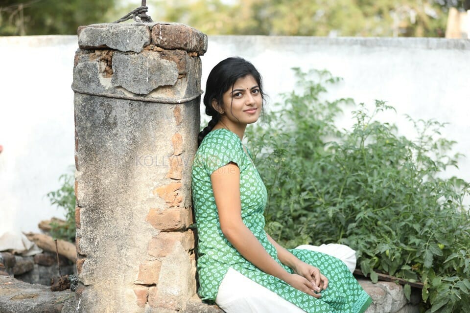 Irandam Ulaga Porin Kadaisi Gundu Movie Heroine Anandhi