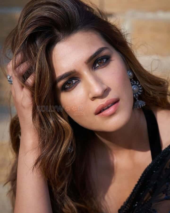 Irresistible Kriti Sanon Photos 01