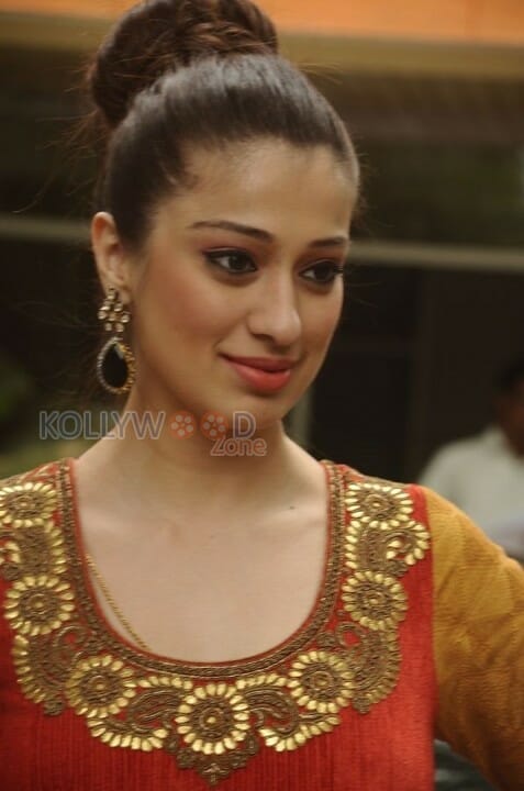 Irumbu Kuthirai Heroine Raai Laxmi Photos