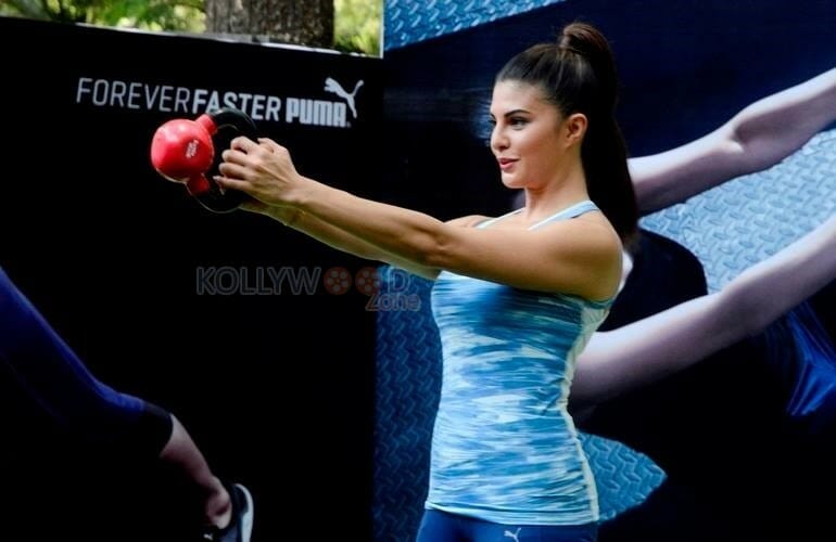 Jacqueline Fernandez Hot Gym Workout Photos