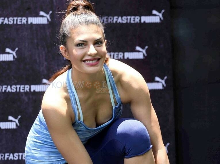 Jacqueline Fernandez Hot Gym Workout Photos