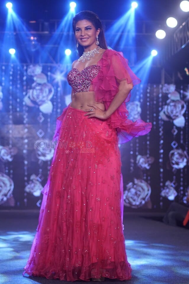 Jacqueline Fernandez Walks The Ramp As Showstopper For Designer Shehlaa Khan At The Wedding Junction Show Photos