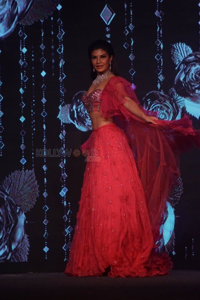 Jacqueline Fernandez Walks The Ramp As Showstopper For Designer Shehlaa Khan At The Wedding Junction Show Photos