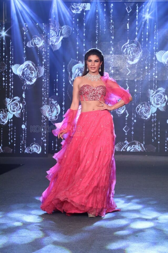 Jacqueline Fernandez Walks The Ramp As Showstopper For Designer Shehlaa Khan At The Wedding Junction Show Photos