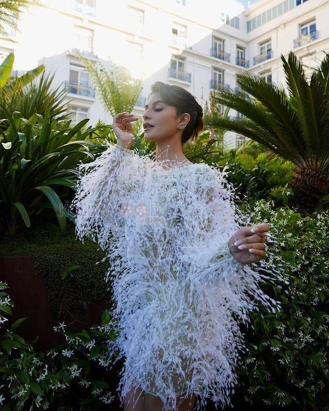 Jacqueline Fernandez in a White Mini Feathered Dress at Cannes Film Festival Photos 03