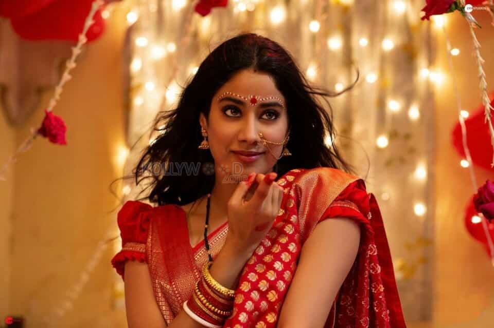 Janhvi Kapoor Sexy Wallpaper Photo 01