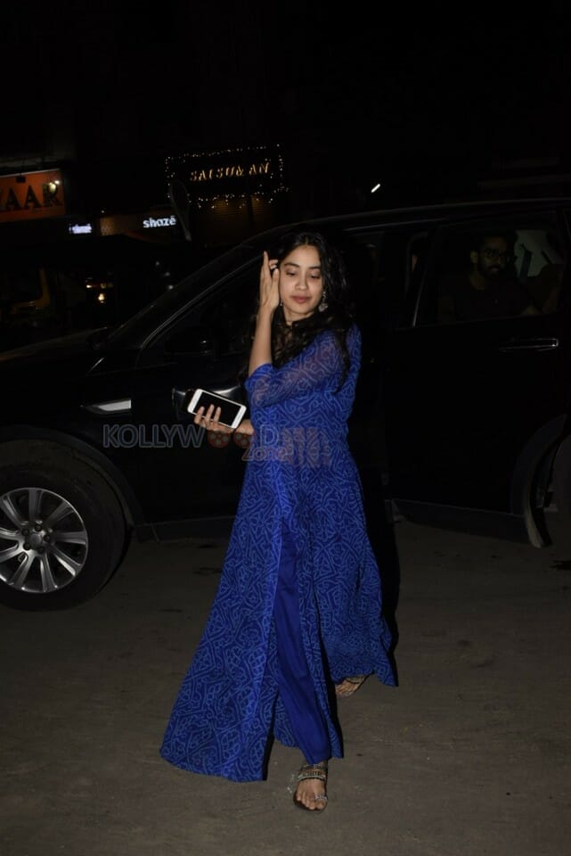 Janhvi Kapoor Spotted At Soho House Juhu Photos