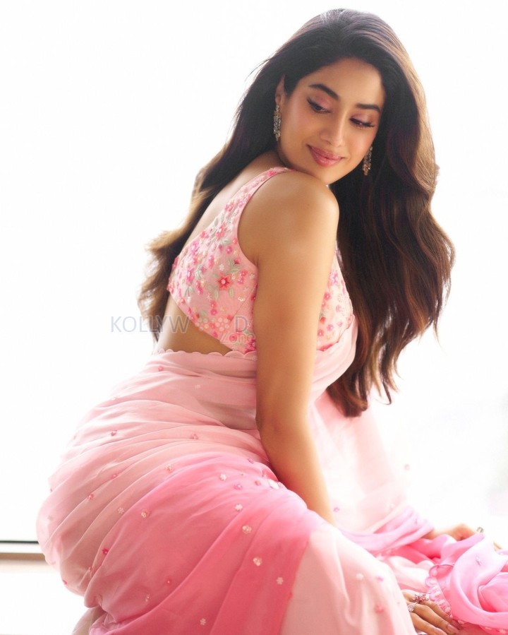 Janhvi Kapoor in a Pink Floral Saree Photos 01