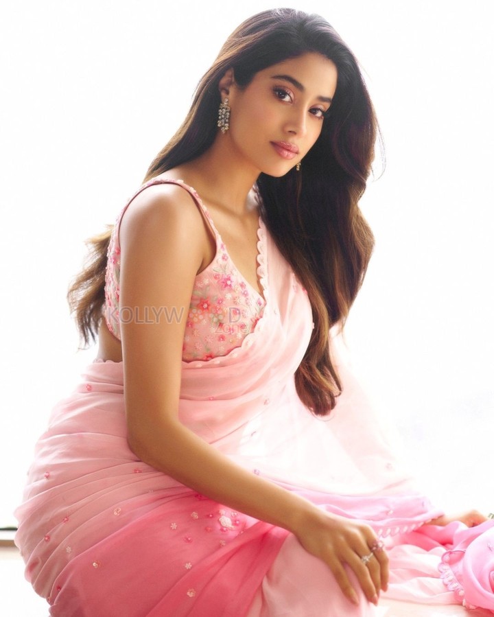 Janhvi Kapoor in a Pink Floral Saree Photos 05