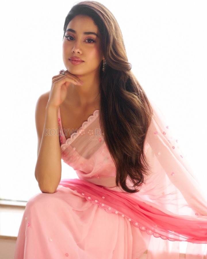 Janhvi Kapoor in a Pink Floral Saree Photos 06