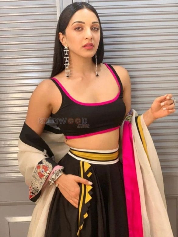 Kabir Singh Actress Kiara Advani In A Pink And Black Lehenga Picture 01 ...